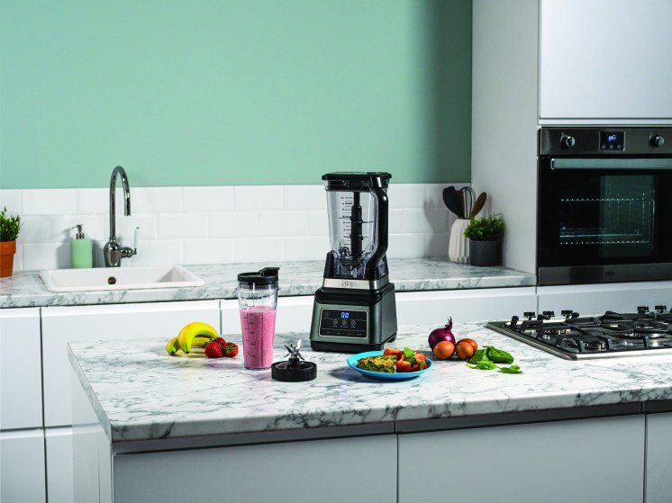 Ninja_2in1_Blender_BN750UK_Mood_013_1542_CMYK_RT-scaled