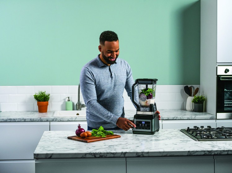 Ninja_2in1_Blender_BN750UK_Pressing_Button_Jug_013_1614_CMYK_RT-scaled