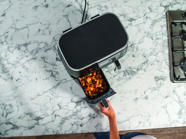 Ninja_Foodi_AF300UK_Overhead_Opening_One_Drawer_012_138_CMYK-1-scaled