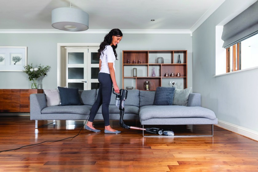 Shark_HZ500UKT_Flexology_Under_Furn_69_RT_CMYK-scaled