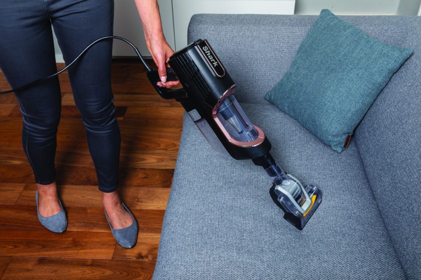 Shark_HZ500UKT_LiftAway_Handheld_Sofa_Pet_Tool_61_RT_CMYK-scaled