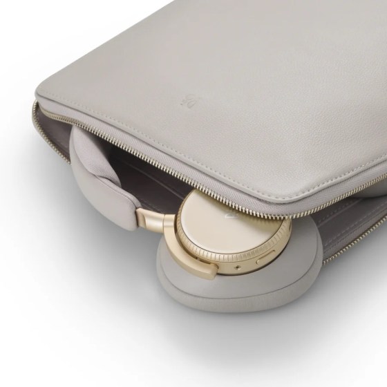 beoplay_h100_HourglassSand_4