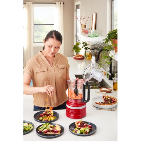 kitchenaid_food_processor_5kfp0921ber_empire_red_lifestyle_2